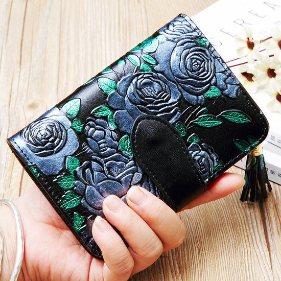 Fashion Women's Leather Wallet Short $39.00 Dana Fashion Color: Silver Rose Women's Bags Product information: Pattern: Flowers Lining texture: Polyester Color: colorful rose, silver rose, gold leaf, butterfly Processing Method: soft surface Material: genu