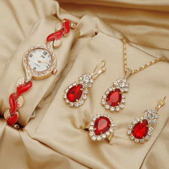 Fashionable All-match Women's Love Strap Diamond Watch $29.28 Dana Fashion Color: Red Suit Women's Accessories Product information: Color: black, red, black suit, red suit Applicable people: Female Style: Fashion The total length of the watch buckle is ap