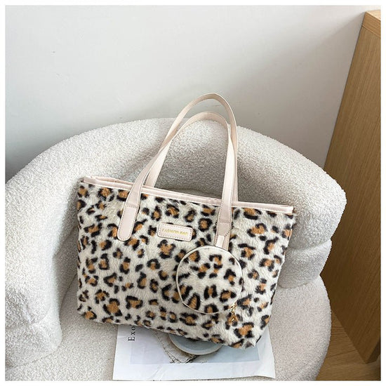 Fashionable Furry Western Style Leopard Print Casual Texture Underarm Handbag $32.99 Dana Fashion Color: White Women's Bags Product information: Applicable scenarios: Daily matching Color: white, brown Outer bag type: Sandwich pocket Hardness: soft Materi