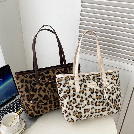 Fashionable Furry Western Style Leopard Print Casual Texture Underarm Handbag $32.99 Dana Fashion Color: Brown Women's Bags Product information: Applicable scenarios: Daily matching Color: white, brown Outer bag type: Sandwich pocket Hardness: soft Materi