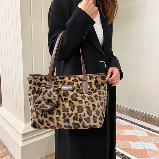 Fashionable Furry Western Style Leopard Print Casual Texture Underarm Handbag $32.99 Dana Fashion Color: Brown Women's Bags Product information: Applicable scenarios: Daily matching Color: white, brown Outer bag type: Sandwich pocket Hardness: soft Materi