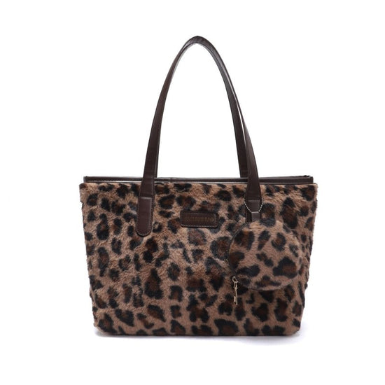 Fashionable Furry Western Style Leopard Print Casual Texture Underarm Handbag $32.99 Dana Fashion Color: Brown Women's Bags Product information: Applicable scenarios: Daily matching Color: white, brown Outer bag type: Sandwich pocket Hardness: soft Materi
