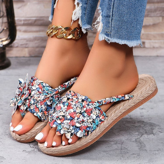 Fashionable Personalized Flip-flops For Women $39.45 Dana Fashion Color: Black Floral Size: 36 Women's shoes Product information: Pattern: Flowers Color: colorful, silver, milky white, green, pink blue, light pink, black, black flower Size: 36, 37, 38, 39