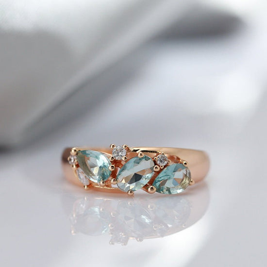 Fashionable Rose Gold Zircon Women's Ring $18.99 Dana Fashion Color: Z0947 Size: 10 Women's Accessories Product information: Type: Ring Treatment Process: Electroplating Color: Z0947 Applicable population: Female Size: no.7, no.8, no.9, no.10 Material: Co