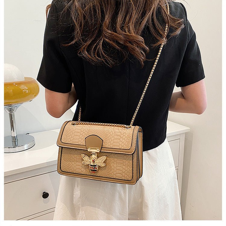 Fashionable Stylish Chain Shoulder Trendy Retro Messenger Bag $59.00 Dana Fashion Color: Khaki Women's Bags Product information: Lining texture: PU Pattern: solid color Color: white, red, khaki, green, black, brown, beige, brown Processing Method: soft su