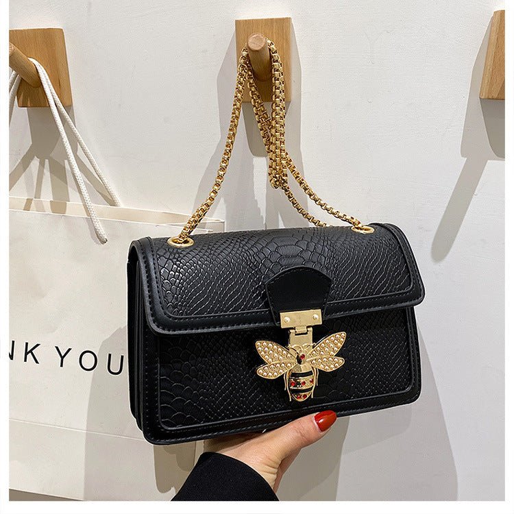 Fashionable Stylish Chain Shoulder Trendy Retro Messenger Bag $59.00 Dana Fashion Color: Black Women's Bags Product information: Lining texture: PU Pattern: solid color Color: white, red, khaki, green, black, brown, beige, brown Processing Method: soft su