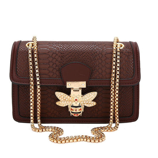 Fashionable Stylish Chain Shoulder Trendy Retro Messenger Bag $59.00 Dana Fashion Color: Beige Women's Bags Product information: Lining texture: PU Pattern: solid color Color: white, red, khaki, green, black, brown, beige, brown Processing Method: soft su