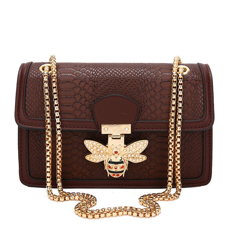 Fashionable Stylish Chain Shoulder Trendy Retro Messenger Bag $59.00 Dana Fashion Color: Beige Women's Bags Product information: Lining texture: PU Pattern: solid color Color: white, red, khaki, green, black, brown, beige, brown Processing Method: soft su