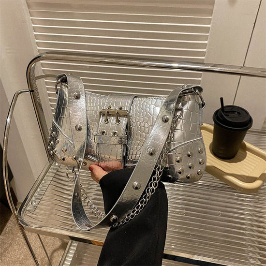 Fashionable Texture Commute Leisure Shoulder Handbag $21.80 Dana Fashion Color: Silver Women's Bags Product information: Lining texture: PU Applicable scenario: Daily matching Color: black, white, silver, gold Hardness: hard Material: PU Suitcase shape: s