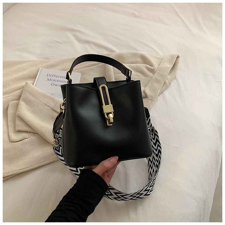 Fashionable Texture Hand-held Bucket Crossbody Bag $47.50 Dana Fashion Color: Black [with pendant] Women's Bags Product information: Applicable scenarios: Daily matching Color: black, white, khaki, brown, black [with pendant], white【 with pendant], khaki