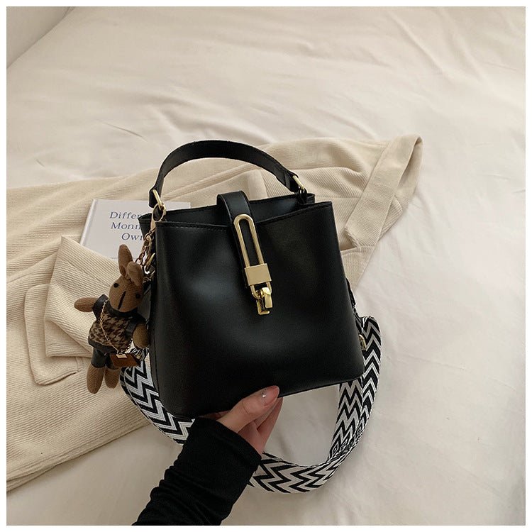 Fashionable Texture Hand-held Bucket Crossbody Bag $47.50 Dana Fashion Color: Brown [with pendant] Women's Bags Product information: Applicable scenarios: Daily matching Color: black, white, khaki, brown, black [with pendant], white【 with pendant], khaki