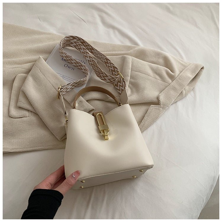 Fashionable Texture Hand-held Bucket Crossbody Bag $47.50 Dana Fashion Color: White [with pendant] Women's Bags Product information: Applicable scenarios: Daily matching Color: black, white, khaki, brown, black [with pendant], white【 with pendant], khaki