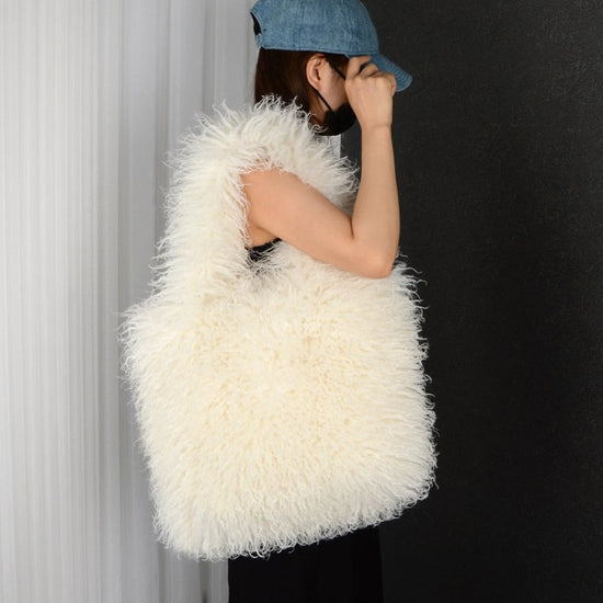 Faux Fur Beach Wool Plush Bag Portable Shoulder Large Capacity Totes $64.90 Dana Fashion Color: White Size: 30x40 Women's Bags Product information: Color: Black, camel, green, gray, orange, white, dark coffee, lotus root, Rose Red, light brown, pink Outer