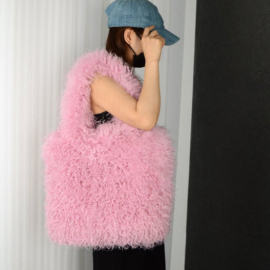 Faux Fur Beach Wool Plush Bag Portable Shoulder Large Capacity Totes $64.90 Dana Fashion Color: Pink Size: 30x40 Women's Bags Product information: Color: Black, camel, green, gray, orange, white, dark coffee, lotus root, Rose Red, light brown, pink Outer