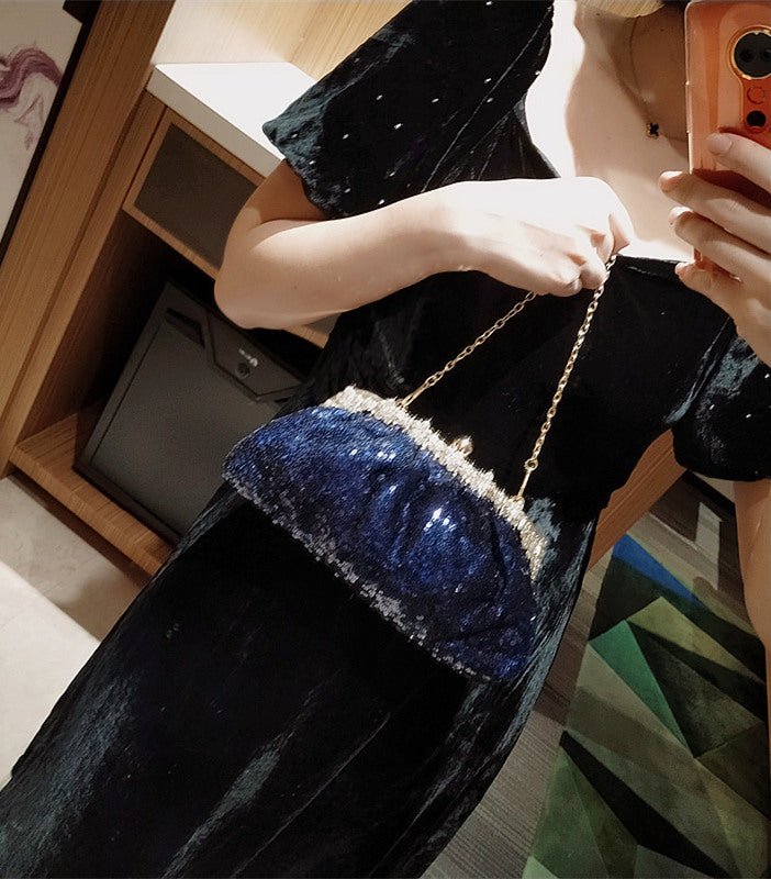 Female Blue Banquet Bag Chain Beads Handbag $42.28 Dana Fashion Color: Blue Women's Bags Product Introduction: Product category: dinner bag Material: bead Fabric texture: polyester Lining texture: acrylic Cover opening mode: latch Color: blue Size: 28 * 1