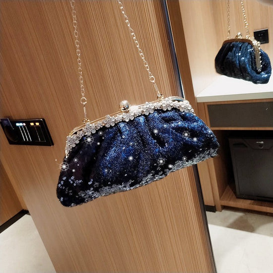 Female Blue Banquet Bag Chain Beads Handbag $42.28 Dana Fashion Color: Blue Women's Bags Product Introduction: Product category: dinner bag Material: bead Fabric texture: polyester Lining texture: acrylic Cover opening mode: latch Color: blue Size: 28 * 1