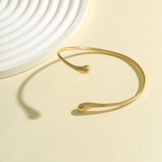 Female Lava Liquid Wind Opening Fashion Armband $15.00 Dana Fashion Color: 01 Light Gold 0285 Material: Alloy Women's Accessories Product information: Treatment Process: Electroplating Color: 01 light gold 0285,01 White k 0285,02 gold 0286,02 White K 0286