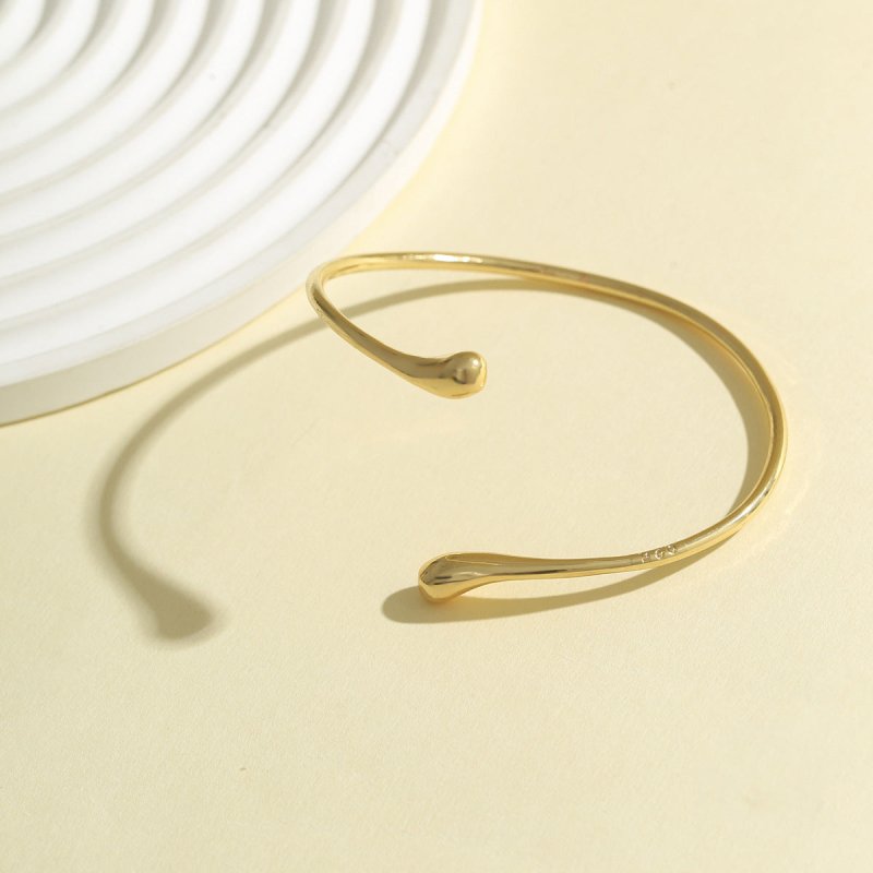 Female Lava Liquid Wind Opening Fashion Armband $15.00 Dana Fashion Color: 01 Light Gold 0285 Material: Alloy Women's Accessories Product information: Treatment Process: Electroplating Color: 01 light gold 0285,01 White k 0285,02 gold 0286,02 White K 0286
