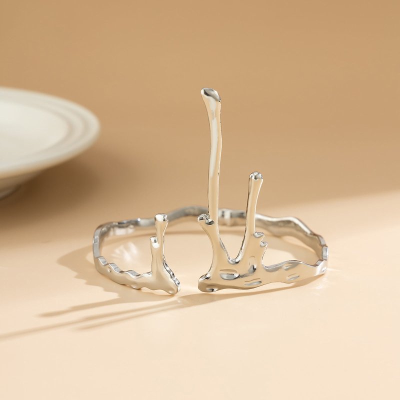 Female Lava Liquid Wind Opening Fashion Armband $15.00 Dana Fashion Color: 01 Light Gold 0285 Material: Alloy Women's Accessories Product information: Treatment Process: Electroplating Color: 01 light gold 0285,01 White k 0285,02 gold 0286,02 White K 0286