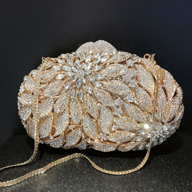 Female Leaf Flower Inlaid Diamond Dinner Bag $149.00 Dana Fashion Color: Gold Bottom White Diamond Size: BL504 Women's Bags Product information: Lining texture: synthetic leather Applicable scenarios: Daily matching Color: gold bottom white diamond, gold