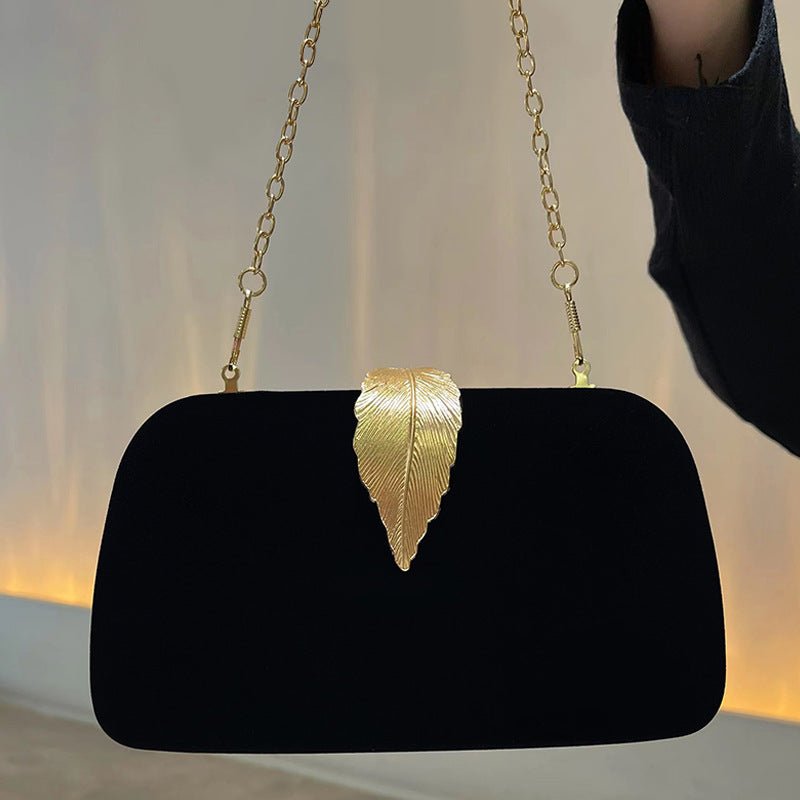 Female Minimalist Dinner Party With Small Square Bag In Hand $49.18 Dana Fashion Color: Small Leaf Black Bag Women's Bags Product information: Lining texture: Polyester Applicable scenarios: Daily matching Color: small leaf black bag, small leaf white bag
