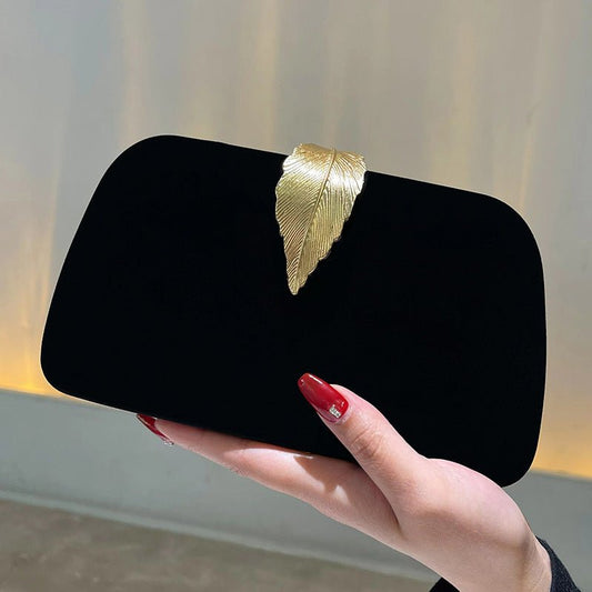 Female Minimalist Dinner Party With Small Square Bag In Hand $49.18 Dana Fashion Color: Small Leaf Black Bag Women's Bags Product information: Lining texture: Polyester Applicable scenarios: Daily matching Color: small leaf black bag, small leaf white bag