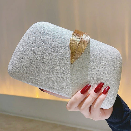 Female Minimalist Dinner Party With Small Square Bag In Hand $49.18 Dana Fashion Color: Small Leaf White Bag Women's Bags Product information: Lining texture: Polyester Applicable scenarios: Daily matching Color: small leaf black bag, small leaf white bag
