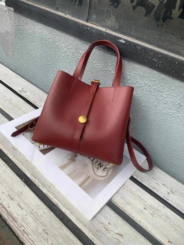 First Layer Cowhide Tote Genuine Leather Women $145.00 Dana Fashion Color: Wine Red Women's Bags Product information: Lining texture: Polyester Applicable scenario: leisure travel Color: black, khaki, dark blue, taro, wine red, gray Outer bag type: Sandwi