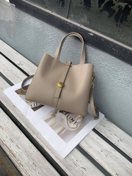 First Layer Cowhide Tote Genuine Leather Women $145.00 Dana Fashion Color: Gray Women's Bags Product information: Lining texture: Polyester Applicable scenario: leisure travel Color: black, khaki, dark blue, taro, wine red, gray Outer bag type: Sandwich p
