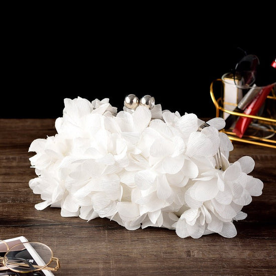 Flowe Bridal Evening Banquet Bag Fashion Cheongsam Clutch $49.50 Dana Fashion Color: White Women's Bags Product information: Lining texture: Polyester Applicable scenarios: Daily matching Color: white, purple, dark blue, black, pink, gray, champagne, rose