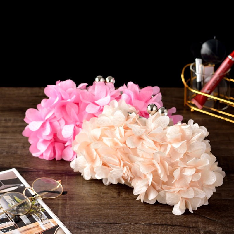 Flowe Bridal Evening Banquet Bag Fashion Cheongsam Clutch $49.50 Dana Fashion Color: Black Women's Bags Product information: Lining texture: Polyester Applicable scenarios: Daily matching Color: white, purple, dark blue, black, pink, gray, champagne, rose