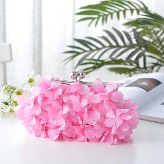 Flowe Bridal Evening Banquet Bag Fashion Cheongsam Clutch $49.50 Dana Fashion Color: Black Women's Bags Product information: Lining texture: Polyester Applicable scenarios: Daily matching Color: white, purple, dark blue, black, pink, gray, champagne, rose