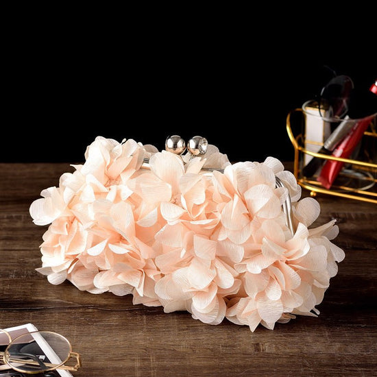 Flowe Bridal Evening Banquet Bag Fashion Cheongsam Clutch $49.50 Dana Fashion Color: Black Women's Bags Product information: Lining texture: Polyester Applicable scenarios: Daily matching Color: white, purple, dark blue, black, pink, gray, champagne, rose