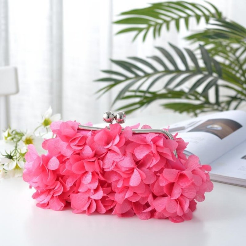 Flowe Bridal Evening Banquet Bag Fashion Cheongsam Clutch $49.50 Dana Fashion Color: Rose Women's Bags Product information: Lining texture: Polyester Applicable scenarios: Daily matching Color: white, purple, dark blue, black, pink, gray, champagne, rose,