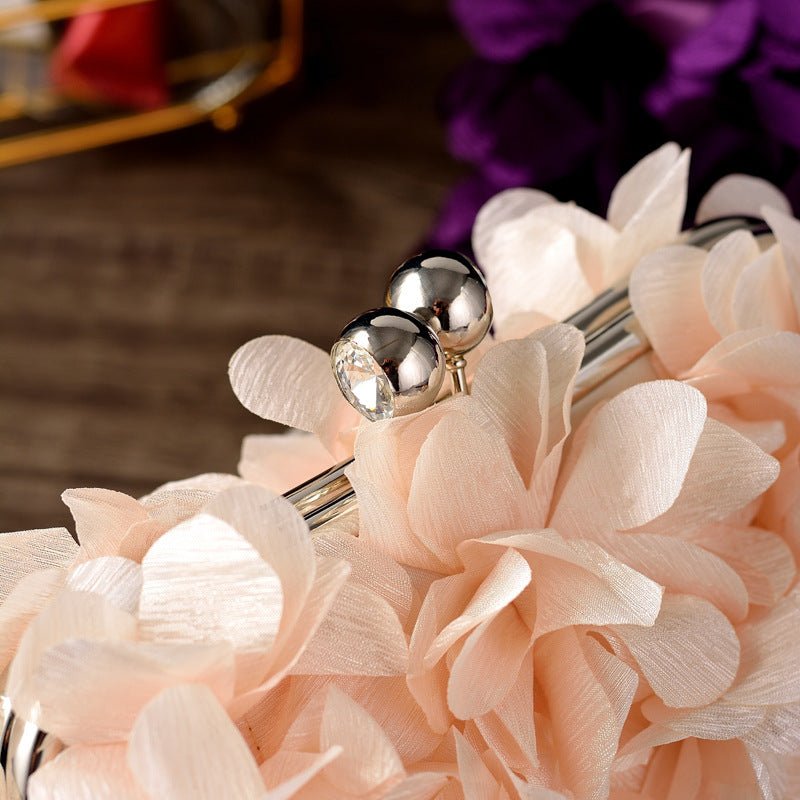 Flowe Bridal Evening Banquet Bag Fashion Cheongsam Clutch $49.50 Dana Fashion Color: Black Women's Bags Product information: Lining texture: Polyester Applicable scenarios: Daily matching Color: white, purple, dark blue, black, pink, gray, champagne, rose