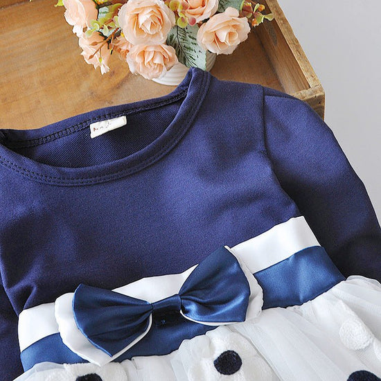 Flower bow long sleeve dress $14.80 Dana Fashion Color: Dark blue Size: 100cm Baby Clothing Skirt Category : Dress Main fabric composition: cotton Main fabric component content: 90 (%) Lining Ingredients: Cotton Lining ingredient content: 90 (%) Color: pi