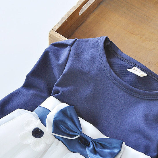 Flower bow long sleeve dress $14.80 Dana Fashion Color: Dark blue Size: 100cm Baby Clothing Skirt Category : Dress Main fabric composition: cotton Main fabric component content: 90 (%) Lining Ingredients: Cotton Lining ingredient content: 90 (%) Color: pi