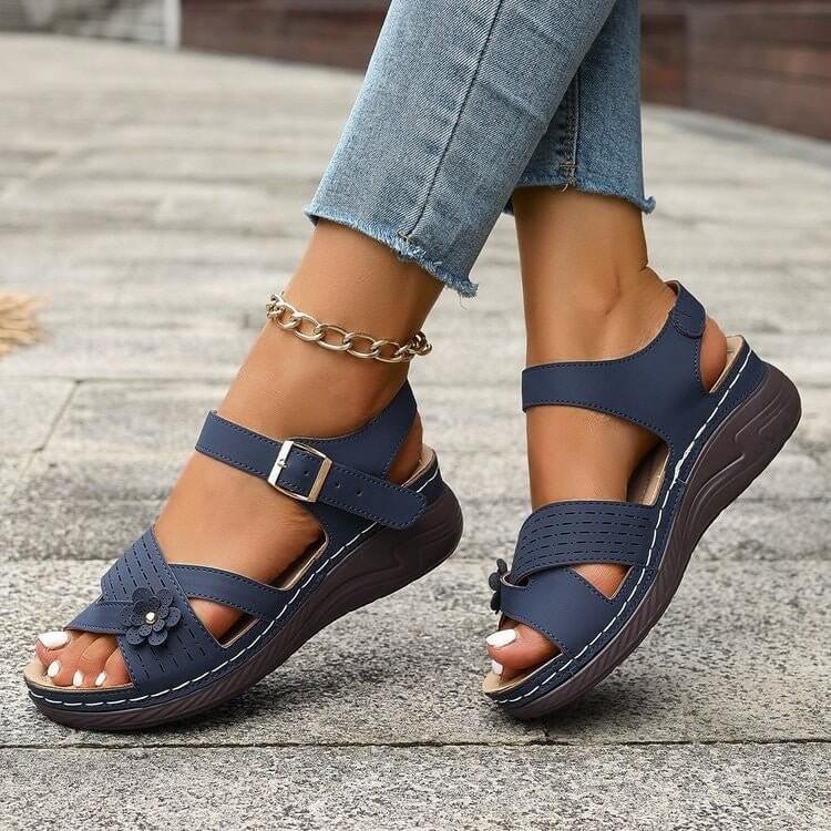 Flower Plus Size Women's Platform Sandals $29.90 Dana Fashion Color: Black Size: 36 Women's shoes Product information: Scaffold shape: round head Color: black, dark blue, Galaxy white, dark brown Shoe top material: PU Size: 36.37, 38.39, 40.41, 42.43 Wear