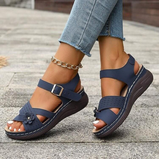 Flower Plus Size Women's Platform Sandals $29.90 Dana Fashion Color: Black Size: 36 Women's shoes Product information: Scaffold shape: round head Color: black, dark blue, Galaxy white, dark brown Shoe top material: PU Size: 36.37, 38.39, 40.41, 42.43 Wear