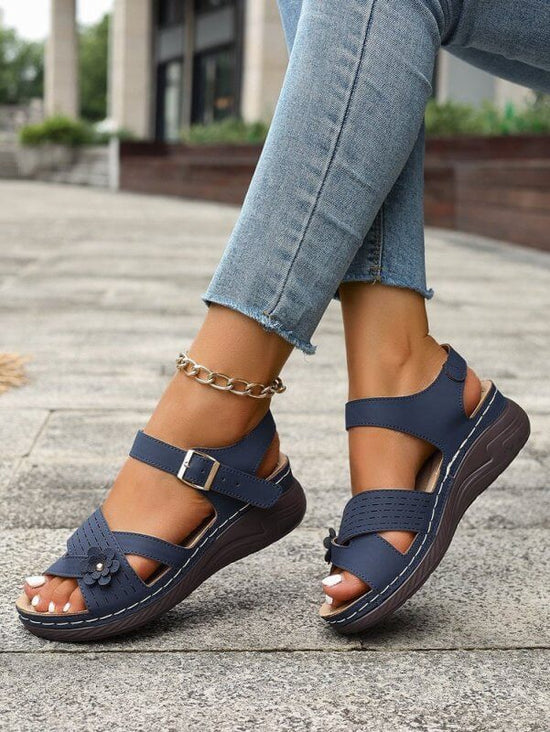 Flower Plus Size Women's Platform Sandals $29.90 Dana Fashion Color: Dark Blue Size: 36 Women's shoes Product information: Scaffold shape: round head Color: black, dark blue, Galaxy white, dark brown Shoe top material: PU Size: 36.37, 38.39, 40.41, 42.43