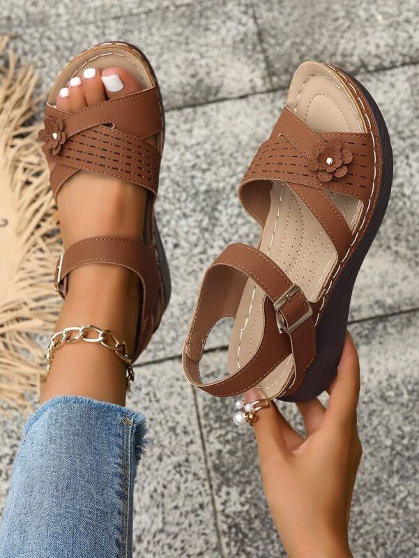 Flower Plus Size Women's Platform Sandals $29.90 Dana Fashion Color: Dark Brown Size: 36 Women's shoes Product information: Scaffold shape: round head Color: black, dark blue, Galaxy white, dark brown Shoe top material: PU Size: 36.37, 38.39, 40.41, 42.43