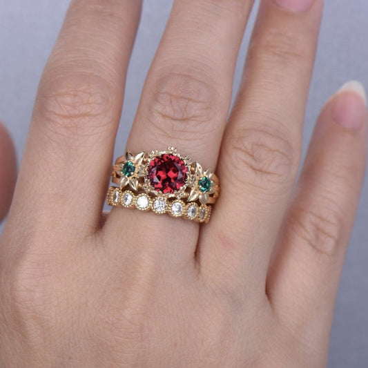 Flower Ring Gold-plated Inlaid Red $9.03 Dana Fashion Color: Golden Red Diamond Size: 10 Yards Women's Accessories Product information: Type: Ring Treatment Process: Electroplating Color: gold flower Red Diamond couple ring Applicable population: Female S