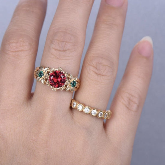 Flower Ring Gold-plated Inlaid Red $9.03 Dana Fashion Color: Golden Red Diamond Size: 10 Yards Women's Accessories Product information: Type: Ring Treatment Process: Electroplating Color: gold flower Red Diamond couple ring Applicable population: Female S