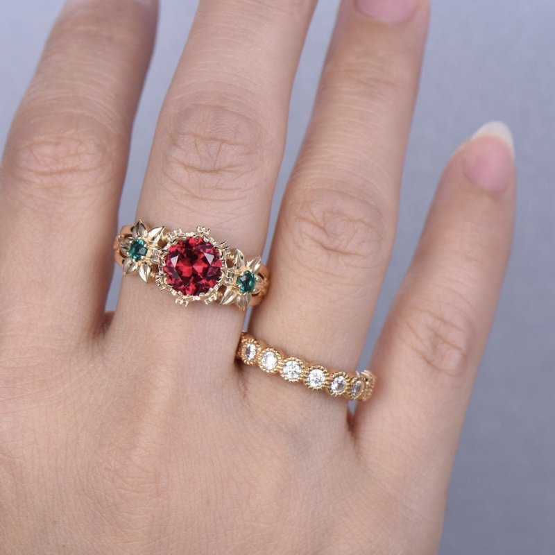 Flower Ring Gold-plated Inlaid Red $9.03 Dana Fashion Color: Golden Red Diamond Size: 10 Yards Women's Accessories Product information: Type: Ring Treatment Process: Electroplating Color: gold flower Red Diamond couple ring Applicable population: Female S