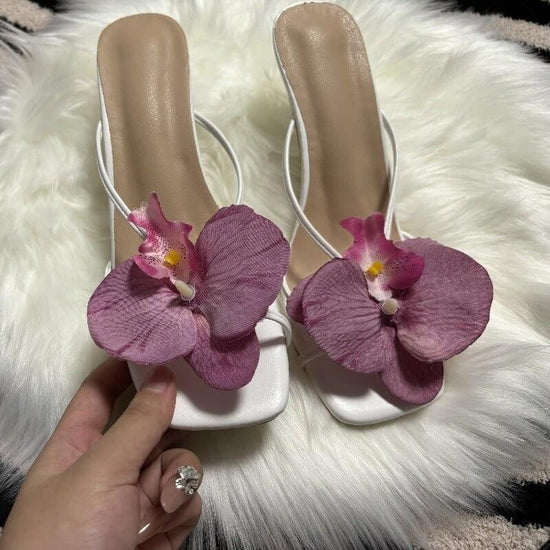 Flower Stylish Beach Slippers For Women $34.90 Dana Fashion Color: Rose Red Size: 35 Women's shoes Product information: Toe bracket shape: square head Color: pink, blue, rose, purple Shoe Upper material: PU Size: 35, 36, 37, 38, 39, 40, 41, 42 Sole materi