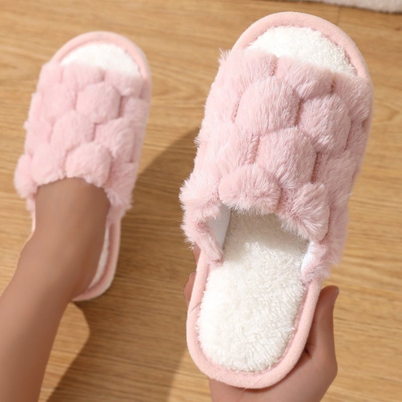 Fluffy Slippers Household Thick Bottom And Warm Keeping Non-slip $23.50 Dana Fashion Color: Pink Size: 36to37 Women's shoes Product information: Pattern: solid color Inner material: artificial wool Color: pink, dark green, white Heel height: about 1.5 Hee