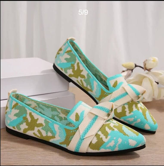 Flyknit Pointed Plus Size Flat Bottom Pumps Women $29.90 Dana Fashion Color: Green Flowers Size: 36 Women's shoes Product information: Lining material: Microfiber Upper height: low top Heel height: low heel (1-3CM) Heel shape: square heel Size: 36, 37, 38