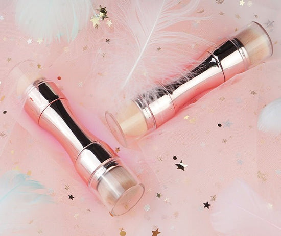 Four-in-one Multifunctional Portable Beauty Tool $29.85 Dana Fashion Color: Gold makeup Overview: 4 in 1 makeup brush, versatile Shrink storage, easy to carry PBT bristles, soft-touch Specification: Product Name: Four-in-one makeup brush Material: PBT bri