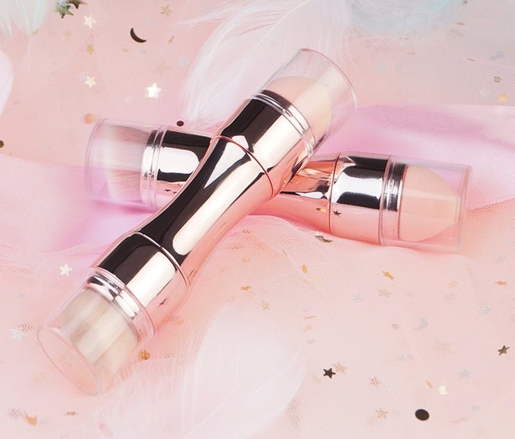 Four-in-one Multifunctional Portable Beauty Tool $29.85 Dana Fashion Color: Gold makeup Overview: 4 in 1 makeup brush, versatile Shrink storage, easy to carry PBT bristles, soft-touch Specification: Product Name: Four-in-one makeup brush Material: PBT bri