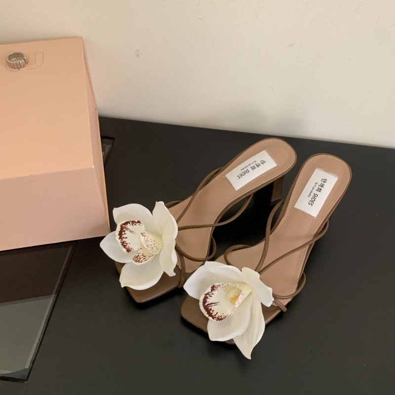 French-style Detachable Flower Flip-toe Roman Sandals $75.90 Dana Fashion Color: Apricot Size: 35 Women's shoes Product information: Lining material: Microfiber Toe holder shape: square head Color: Black, Brown, silver, creamy-white, apricot Shoe Upper ma